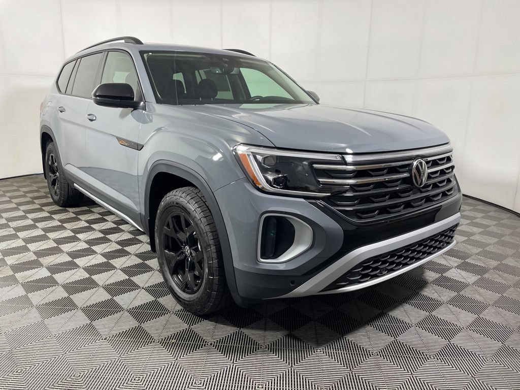 New 2026 Volkswagen Atlas Peak Edition AWD/4WD image 2