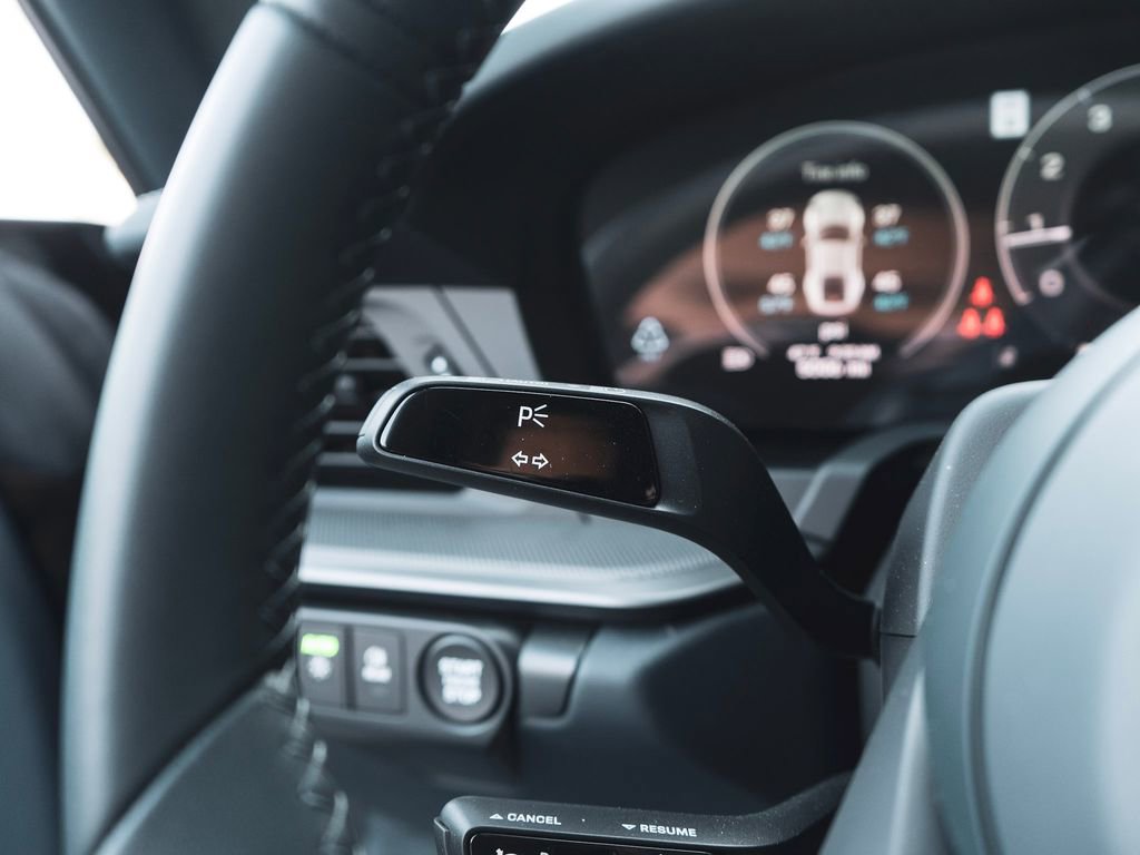 Used 2025 Porsche 911 Carrera image 18