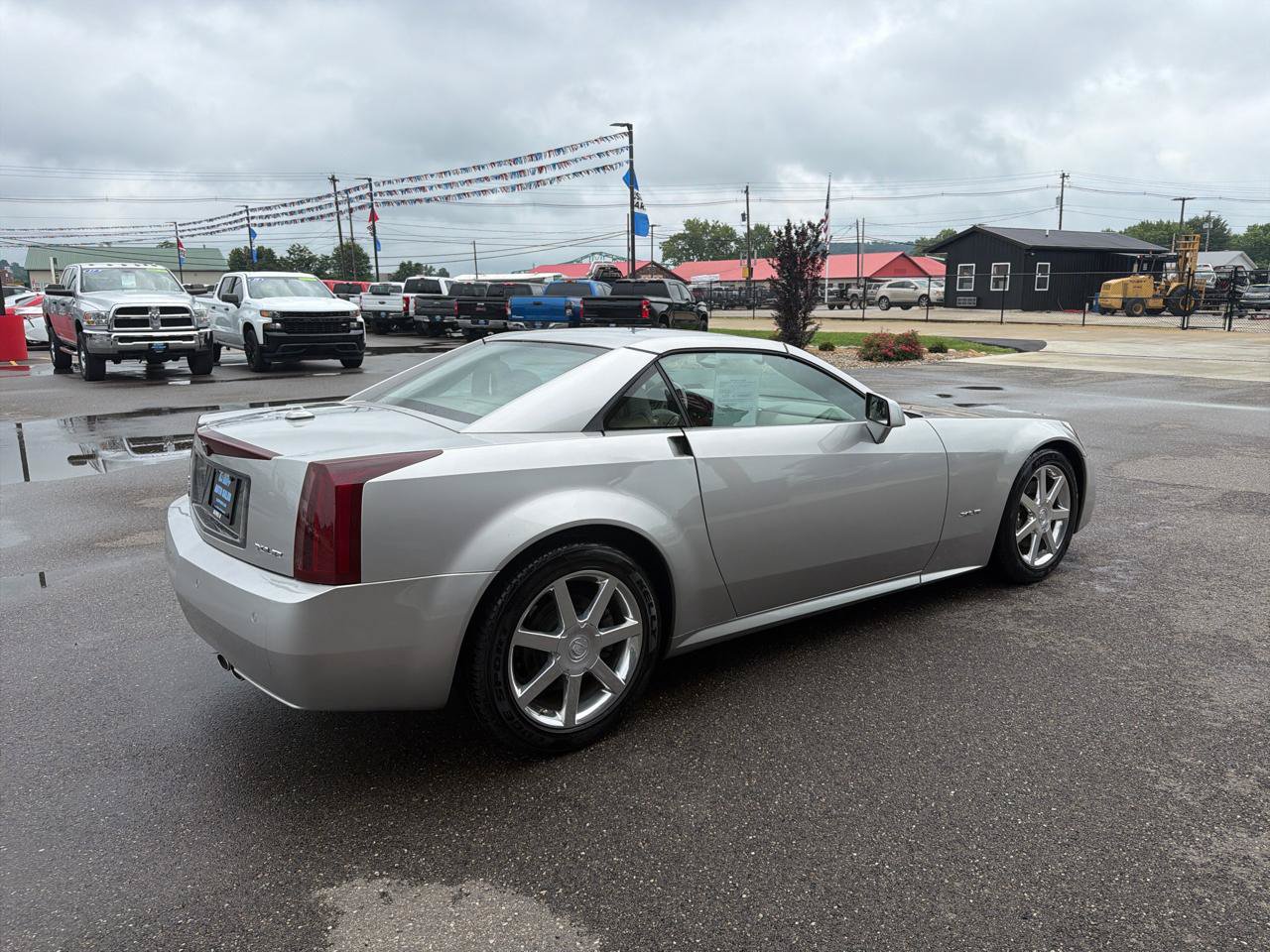Used 2005 Cadillac XLR RWD image 4