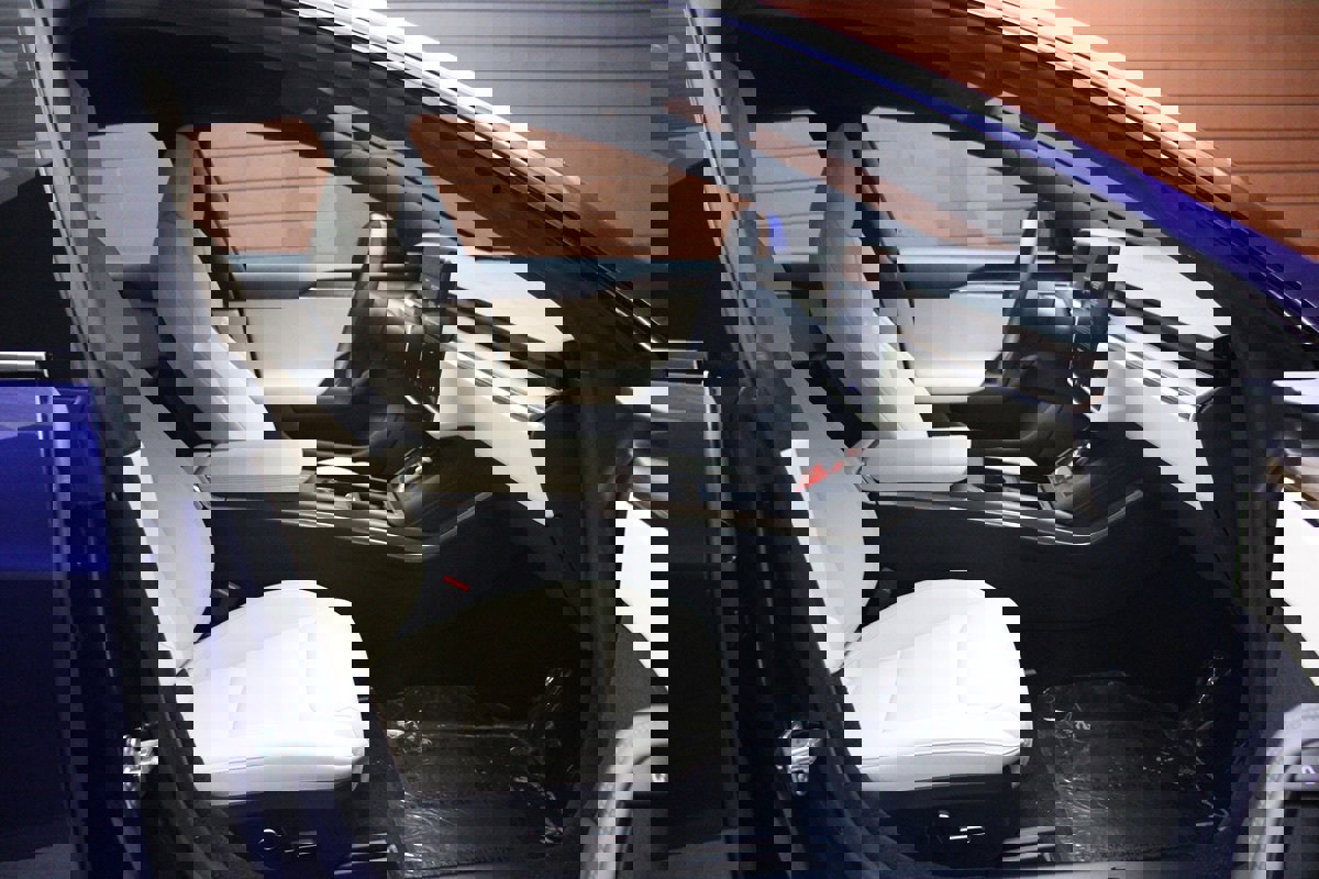 Used 2022 Tesla Model S AWD image 6