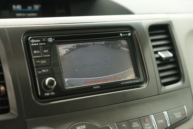 Used 2013 Toyota Sienna XLE w/ Entertainment Pkg FWD image 29