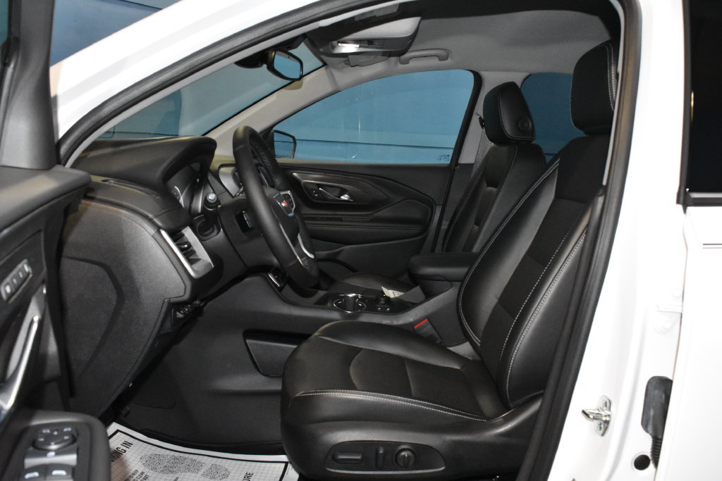 Used 2024 GMC Terrain SLT w/ Tech Package AWD/4WD image 9