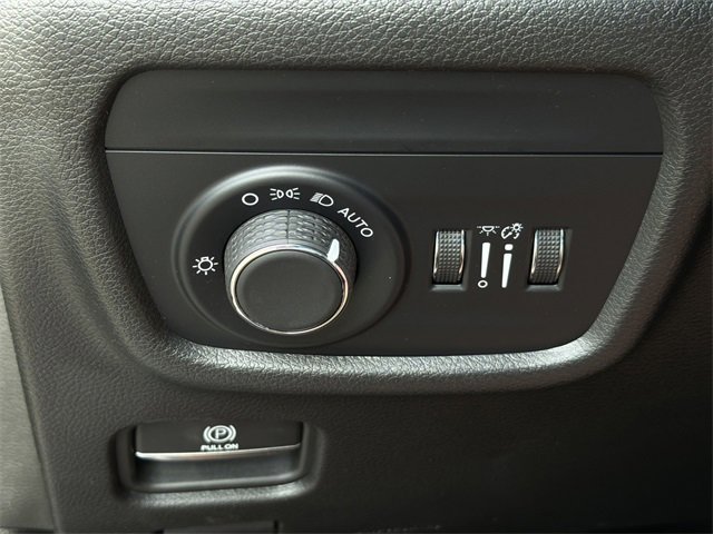Used 2023 Jeep Grand Cherokee Altitude image 31