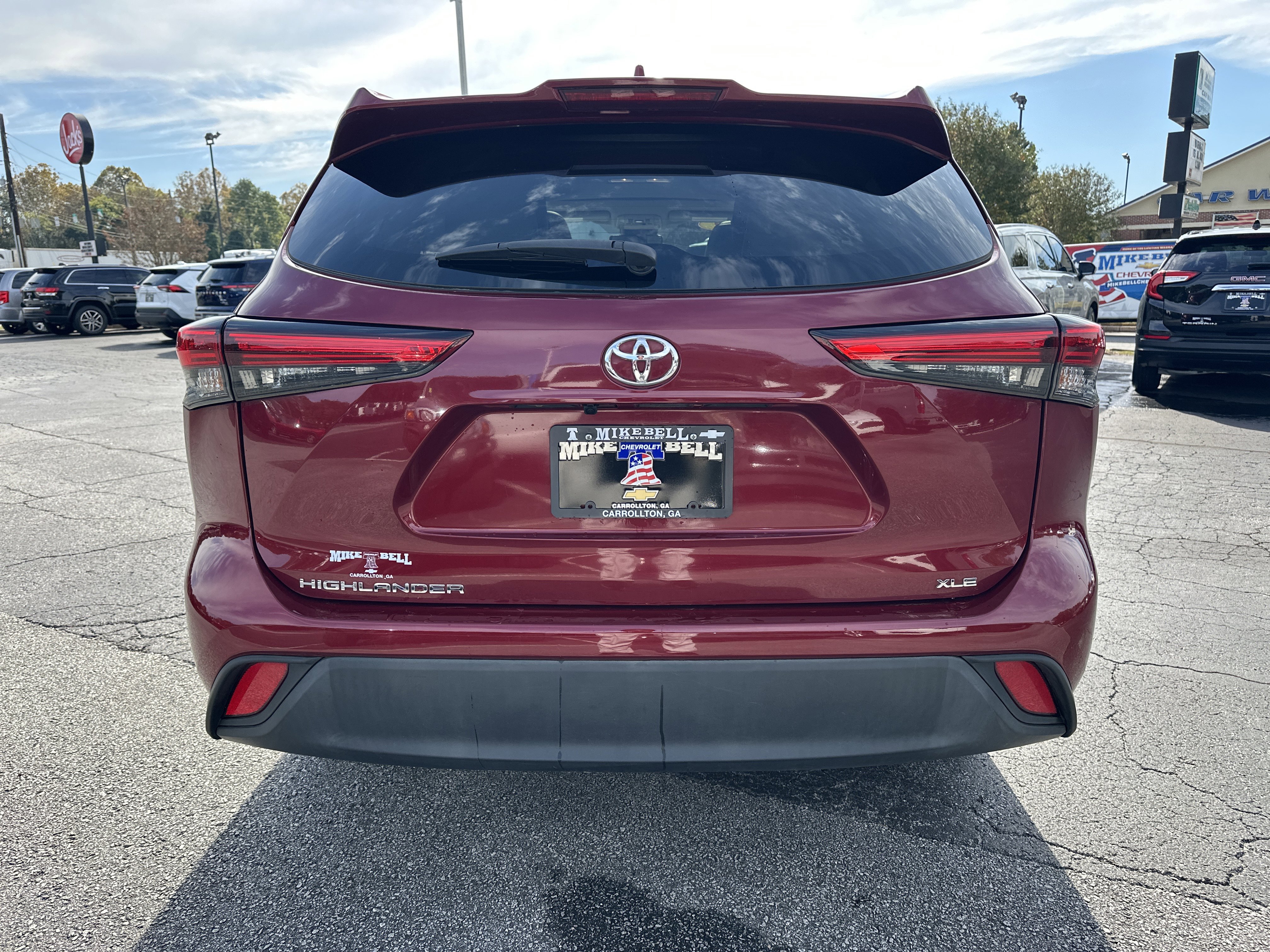 Used 2023 Toyota Highlander XLE image 7