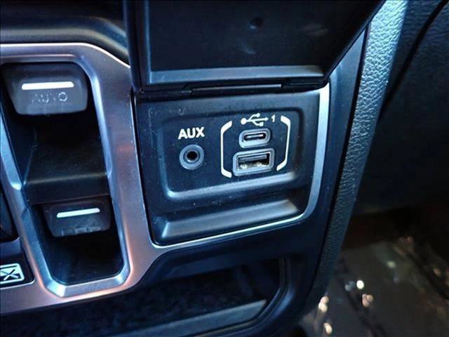 Used 2019 Jeep Wrangler Unlimited Sahara image 17