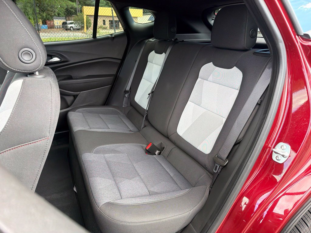 Used 2024 Chevrolet Trax RS w/ Sunroof Package FWD image 20