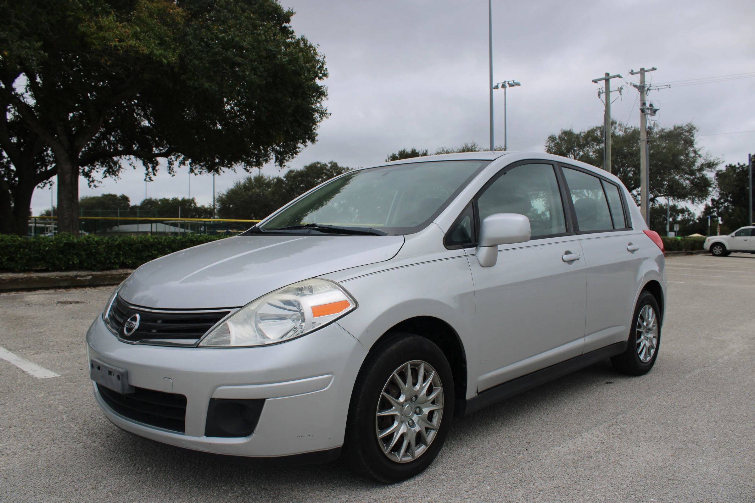 Used 2011 Nissan Versa 1.8 S image 3