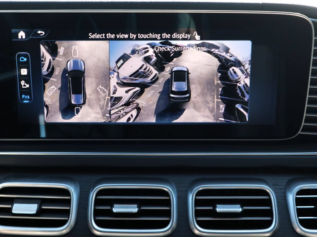 Used 2025 Mercedes-Benz GLS 580 4MATIC image 10