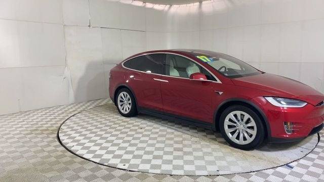 Used 2017 Tesla Model X 90D AWD/4WD image 2