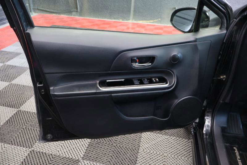 Used 2017 Toyota Prius C One image 12