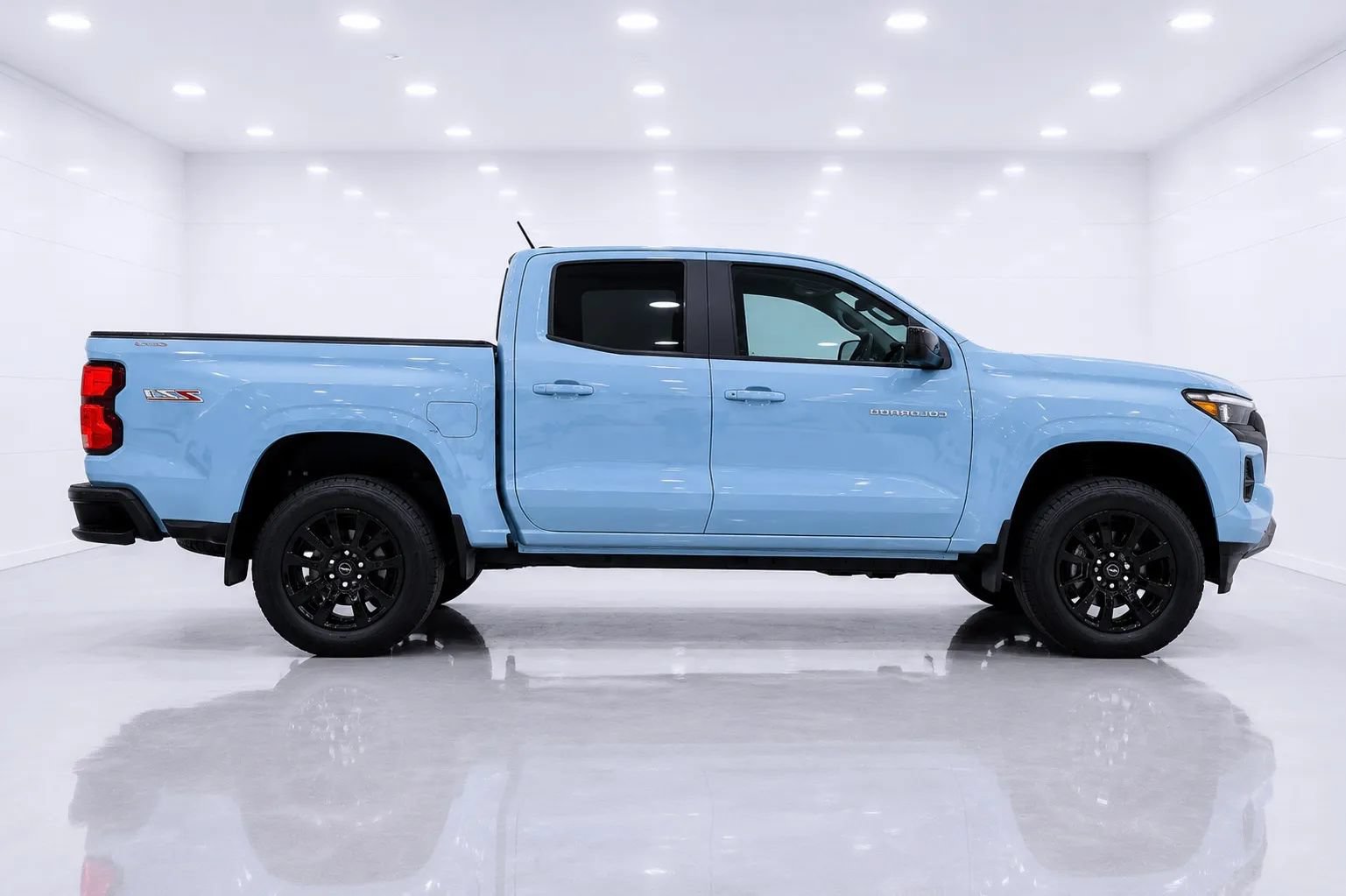 Used 2025 Chevrolet Colorado Z71 w/ Technology Package AWD/4WD image 6