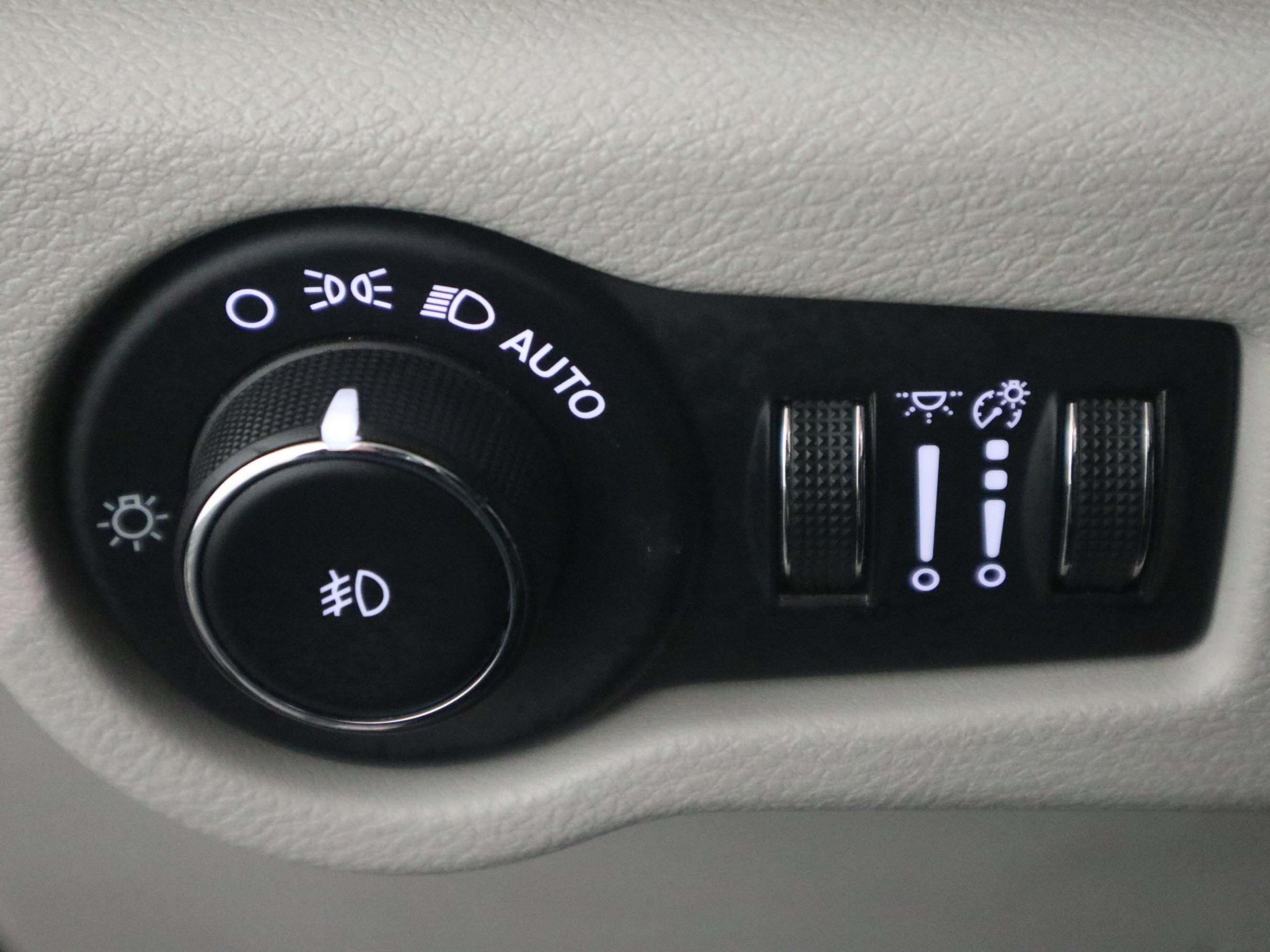 Used 2023 Chrysler Pacifica Touring-L image 33