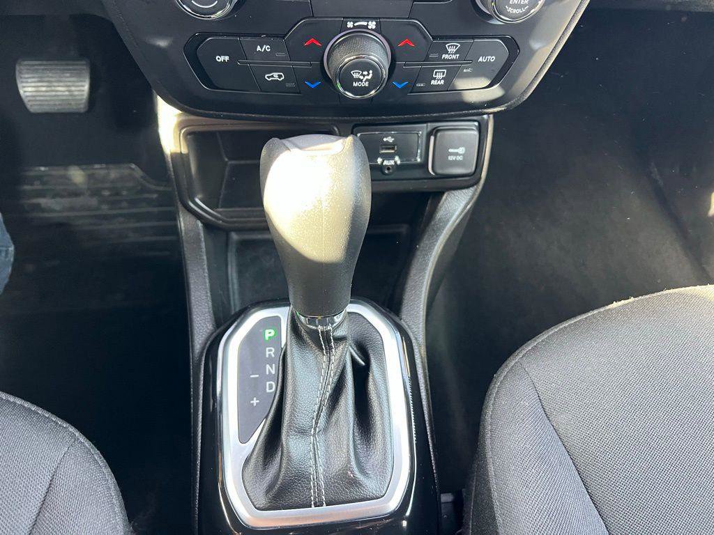 Used 2021 Jeep Renegade Latitude image 32