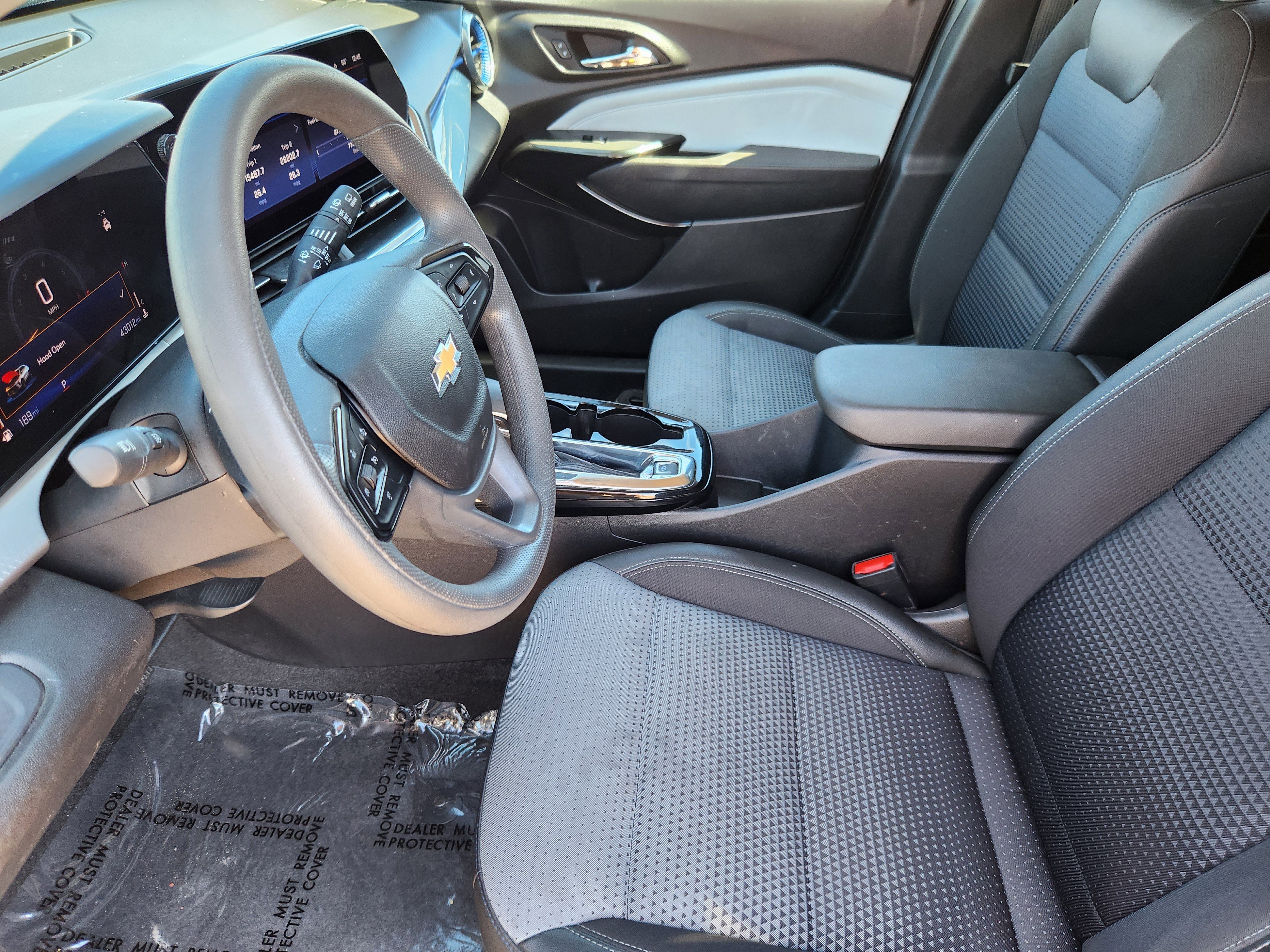 Used 2025 Chevrolet Trax LT FWD image 8