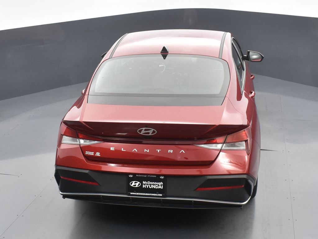 Used 2025 Hyundai Elantra SE image 17