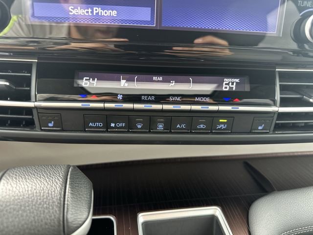 Used 2024 Toyota Sienna XLE image 14