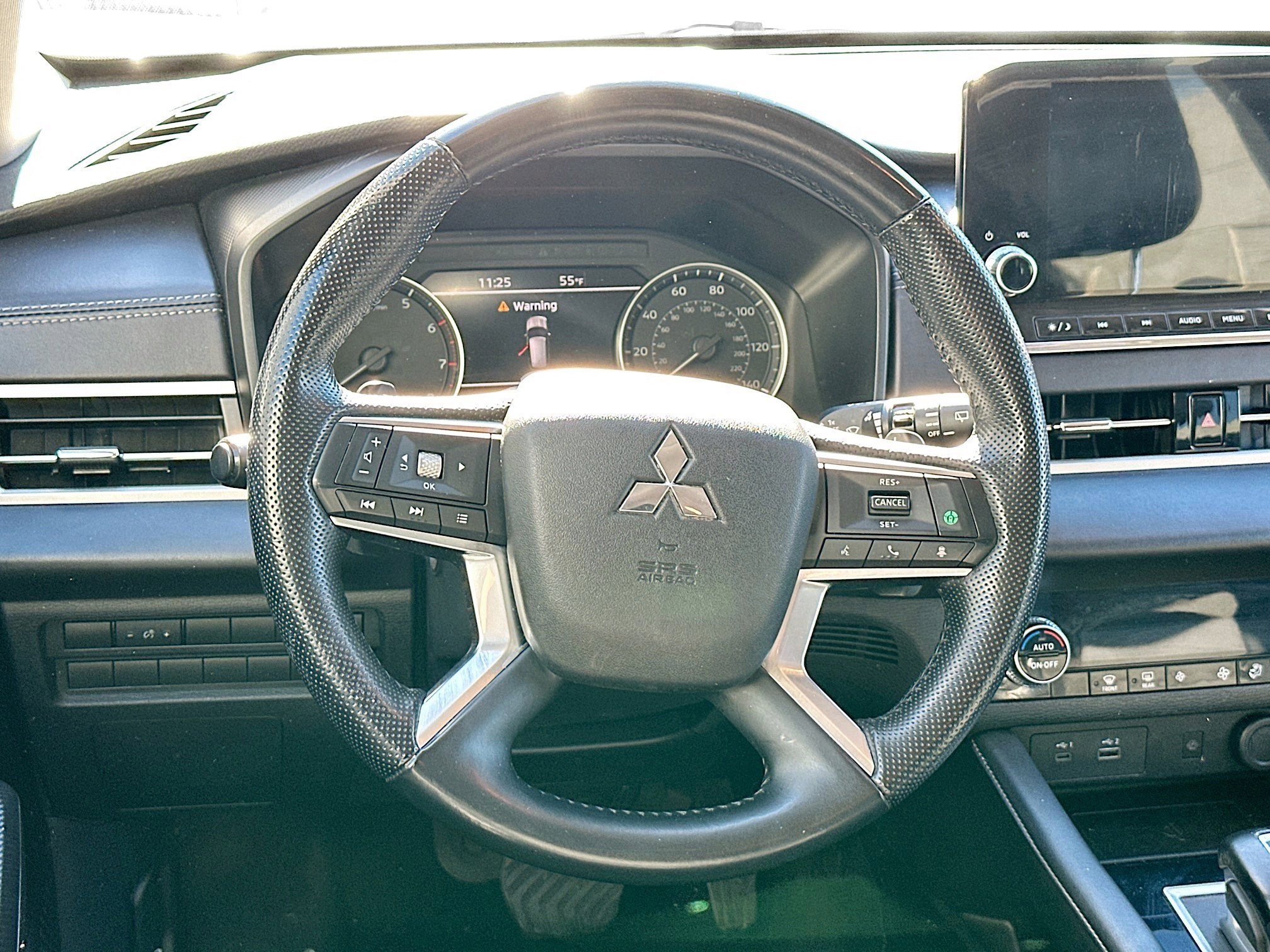 Used 2024 Mitsubishi Outlander SE image 17