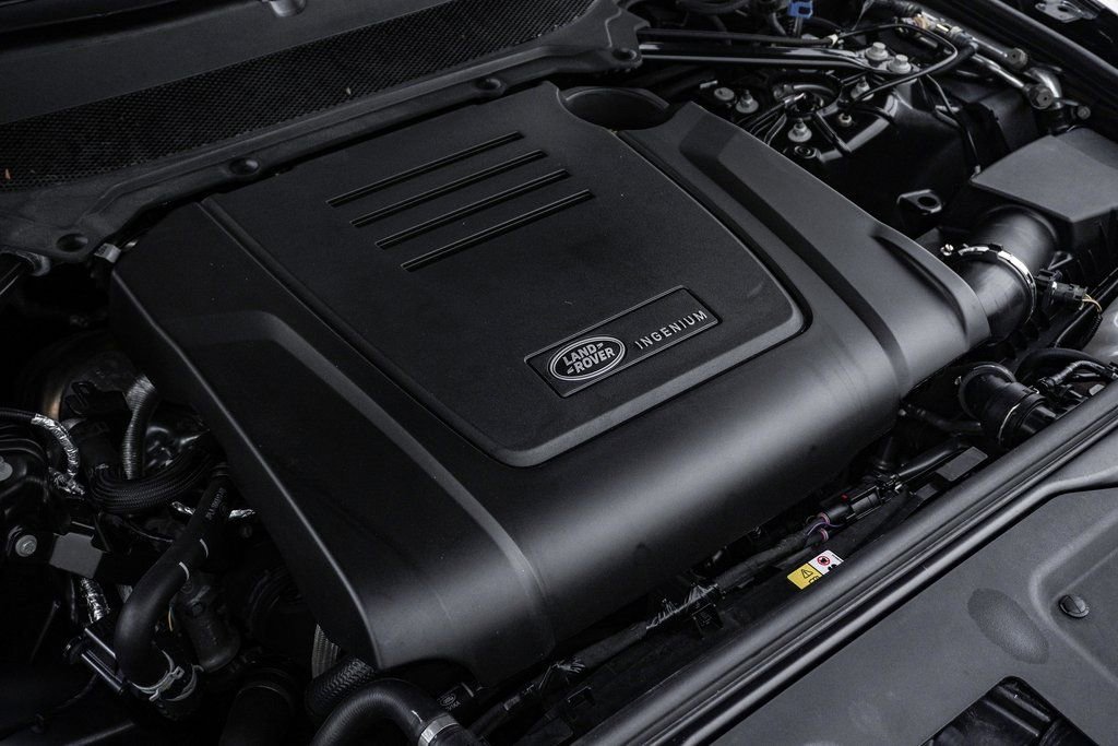 Used 2025 Land Rover Discovery S image 31