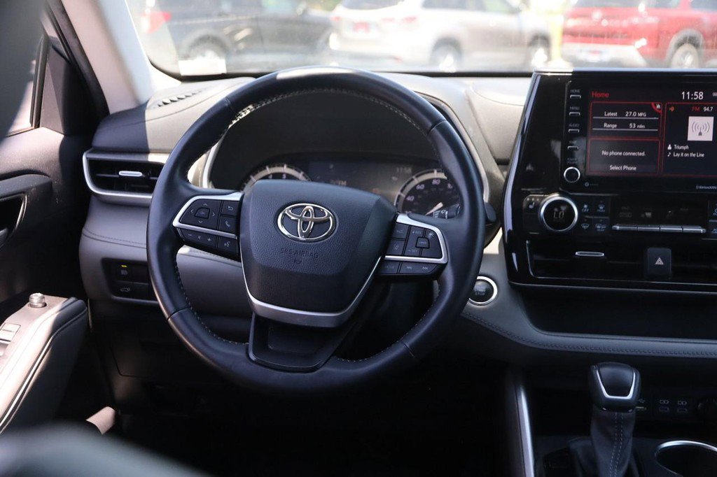 Used 2022 Toyota Highlander XLE AWD/4WD image 26