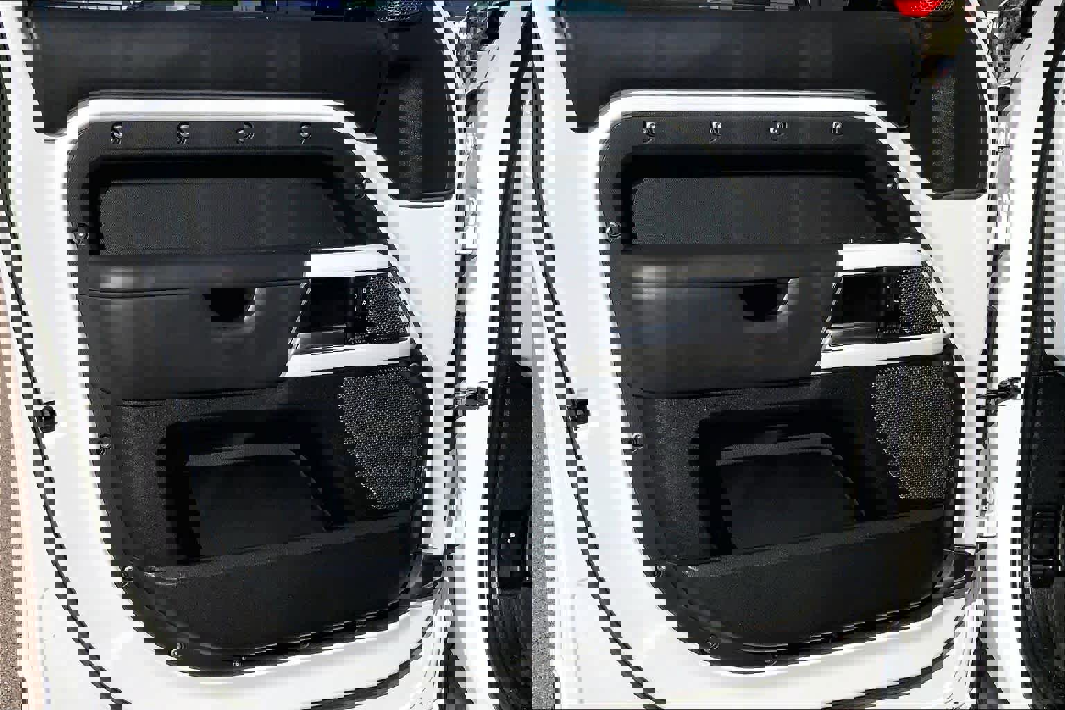 Used 2023 Land Rover Defender 110 SE image 20