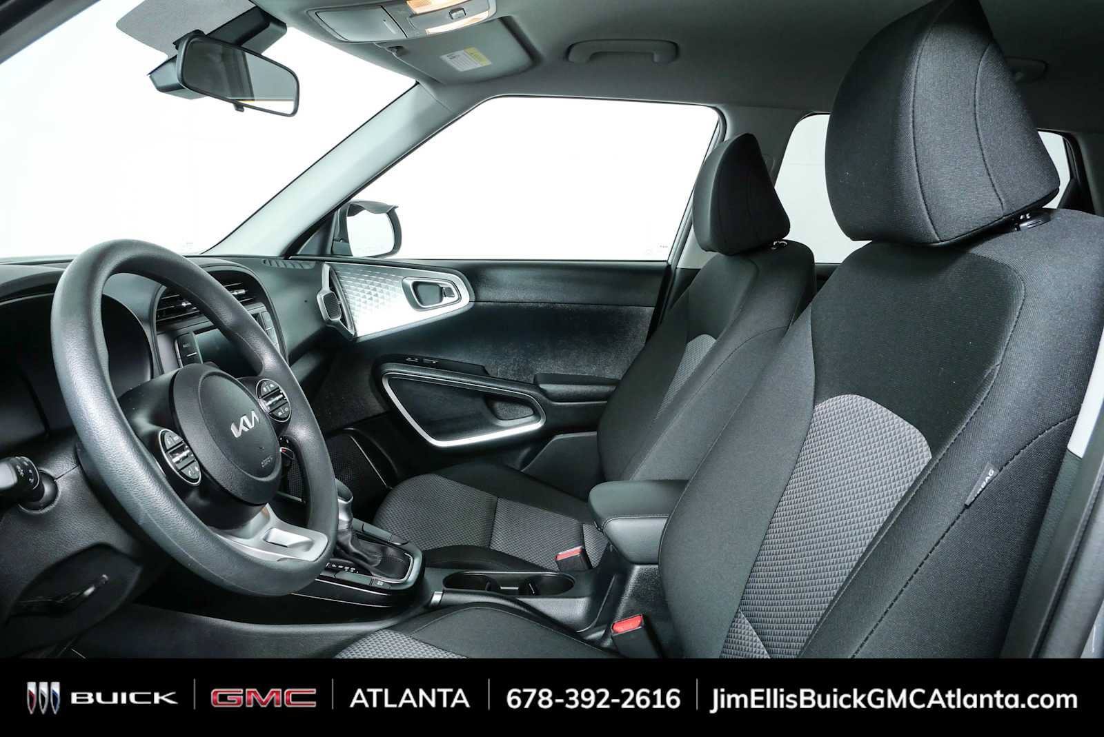 Used 2025 Kia Soul LX FWD image 5