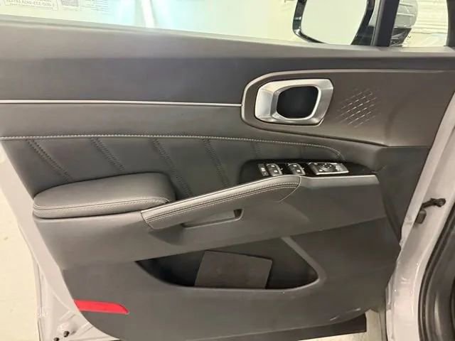 Used 2025 Kia Sorento SX FWD image 13