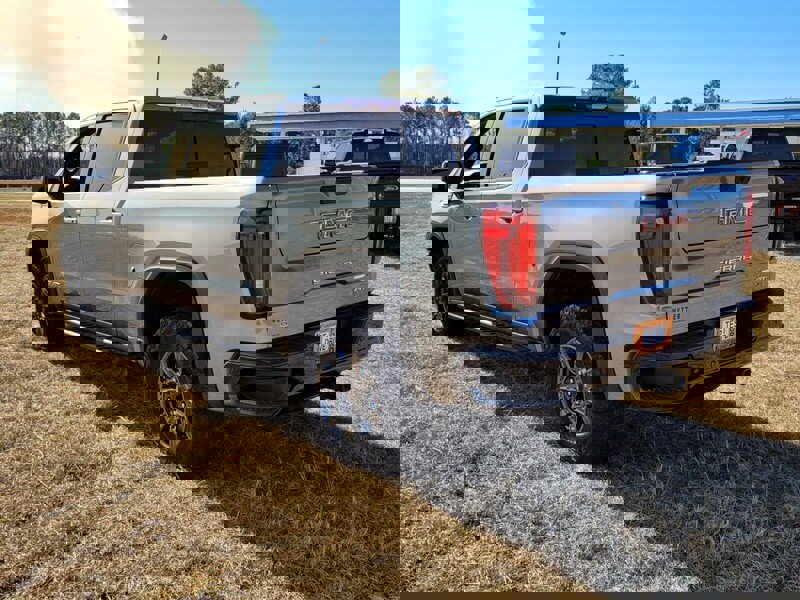 Used 2024 GMC Sierra 1500 AT4X image 8