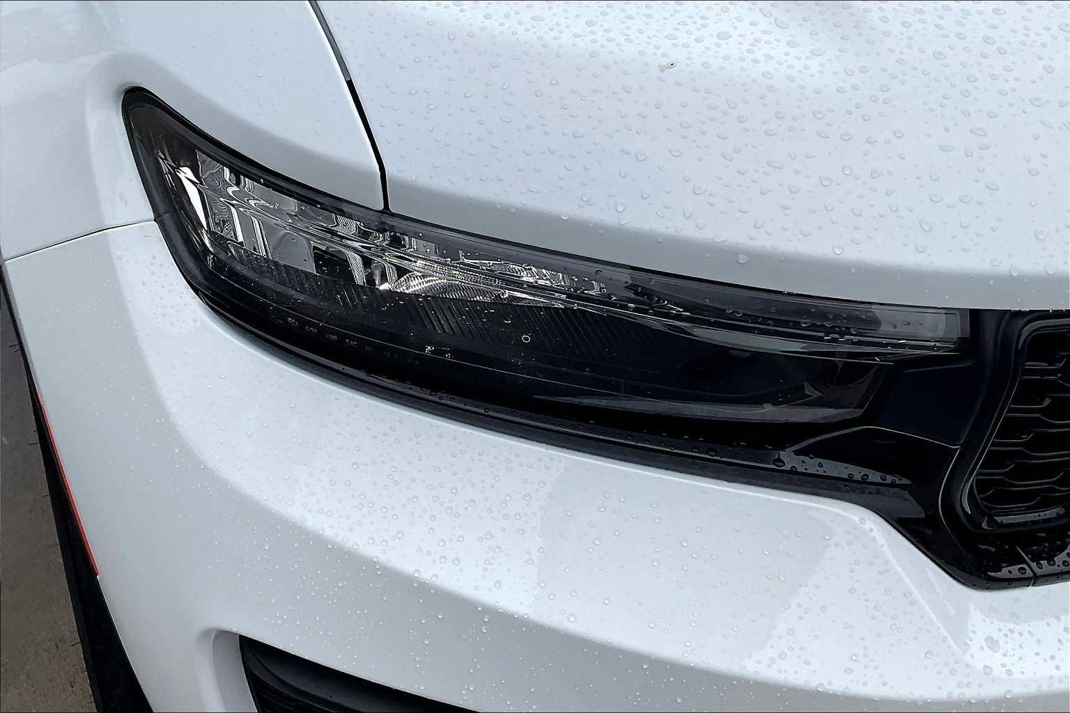 New 2025 Jeep Grand Cherokee Altitude image 13