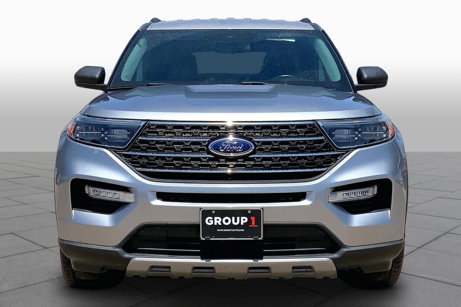 Used 2021 Ford Explorer XLT w/ Equipment Group 202A RWD image 4