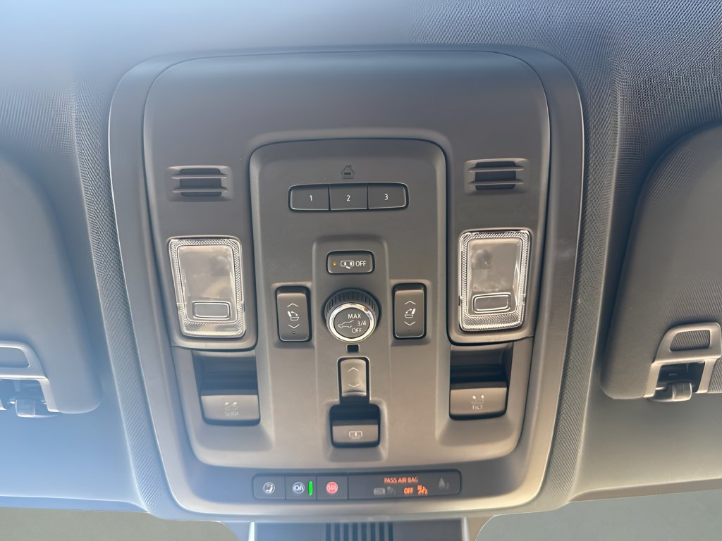 Used 2023 Chevrolet Tahoe Premier AWD/4WD image 28