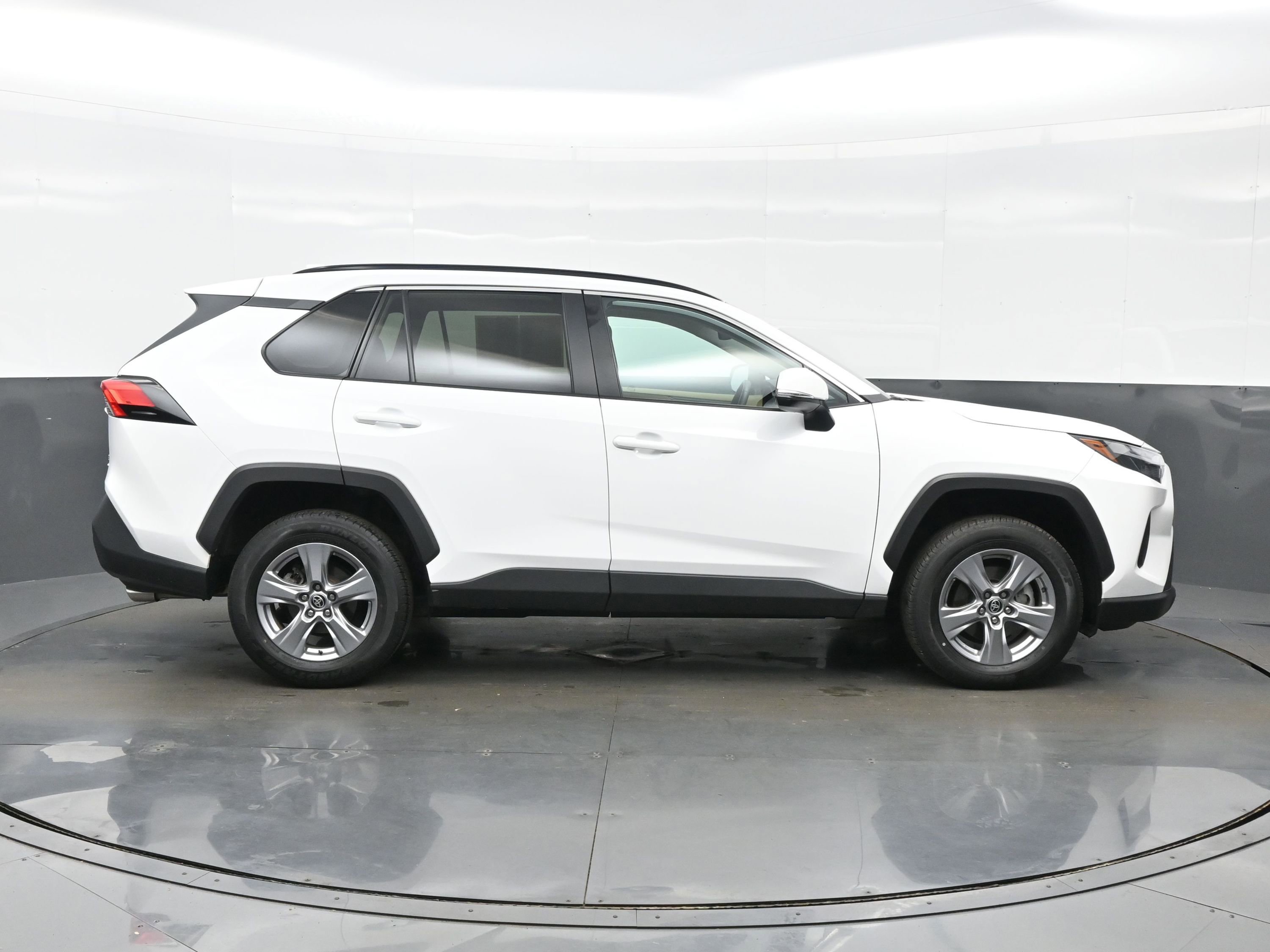 Used 2022 Toyota RAV4 XLE w/ XLE Grade Weather Package AWD/4WD image 7