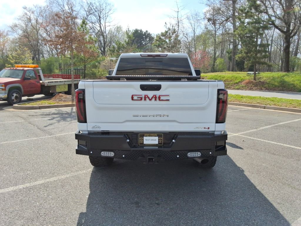 Used 2024 GMC Sierra 2500 AT4 w/ AT4 Preferred Package AWD/4WD image 6