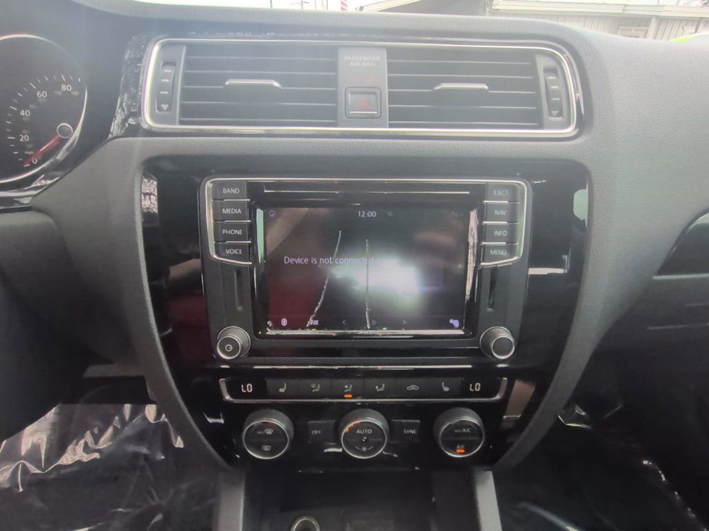Used 2017 Volkswagen Jetta SEL FWD image 17