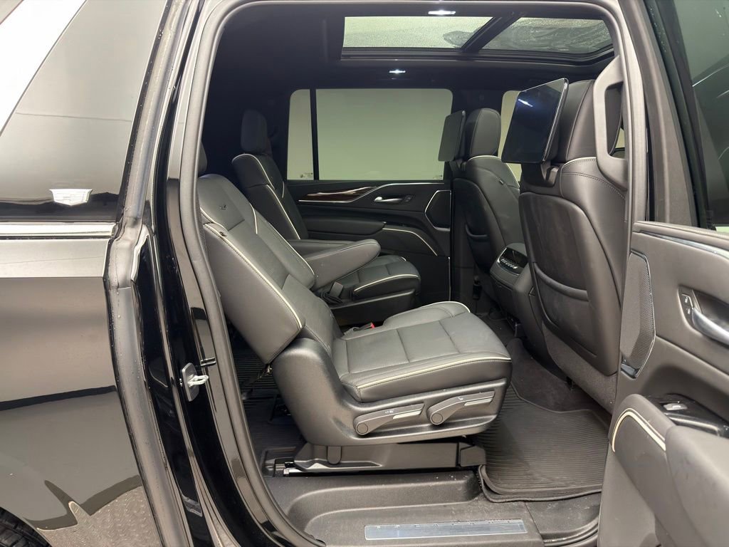 Used 2023 Cadillac Escalade ESV Premium Luxury image 7