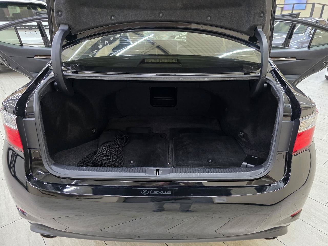 Used 2015 Lexus ES 350 w/ Luxury Package FWD image 13