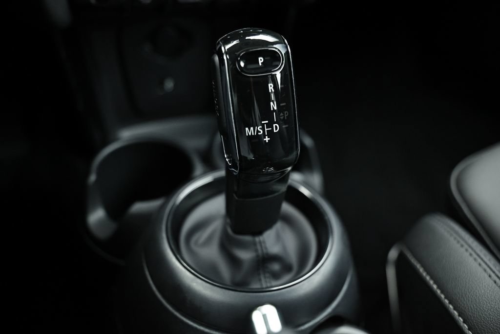 Used 2024 MINI Cooper 2-Door Hardtop FWD image 37