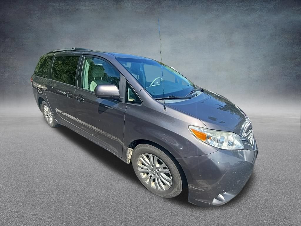 Used 2014 Toyota Sienna XLE FWD image 10