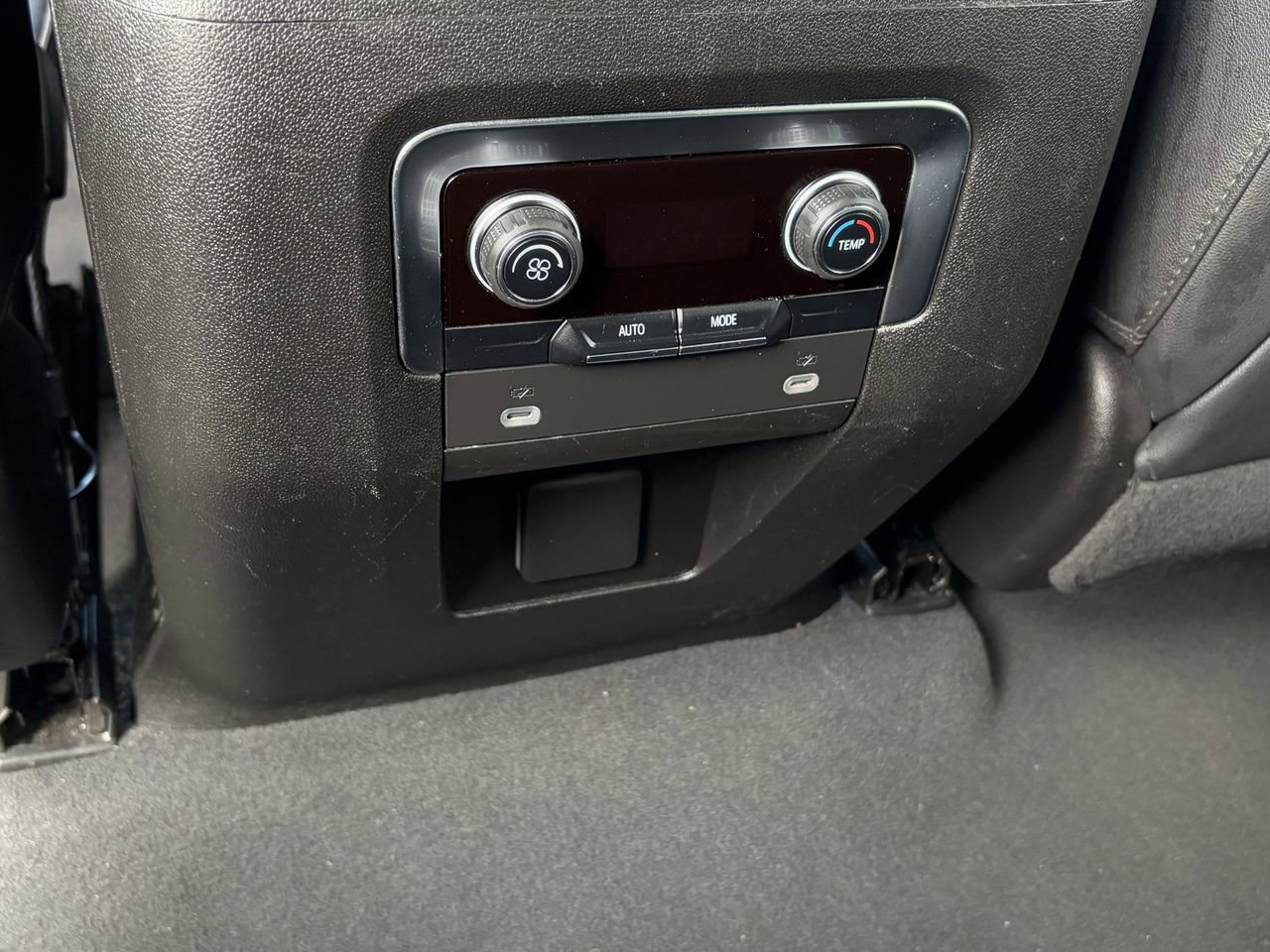 Used 2024 Chevrolet Suburban RST image 23