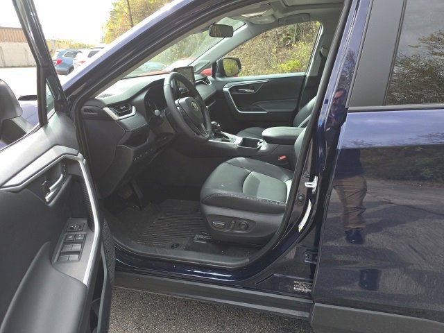 Used 2025 Toyota RAV4 XLE Premium image 11