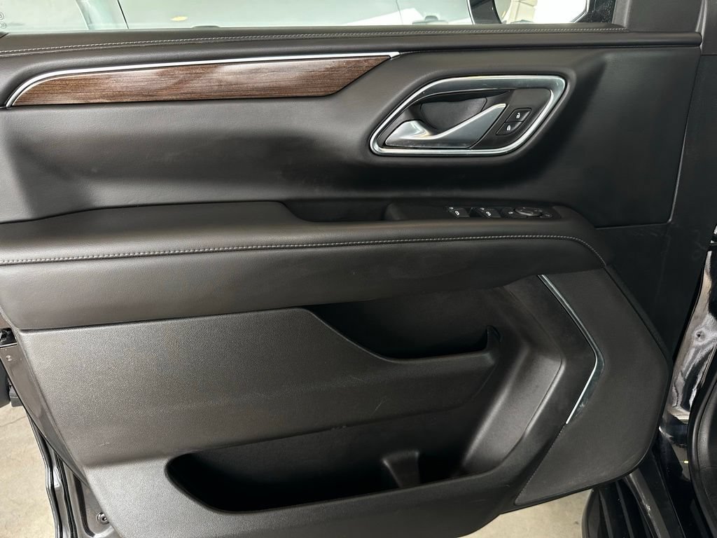 Used 2023 GMC Yukon XL SLE w/ Gmc Pro Safety Plus Package AWD/4WD image 12