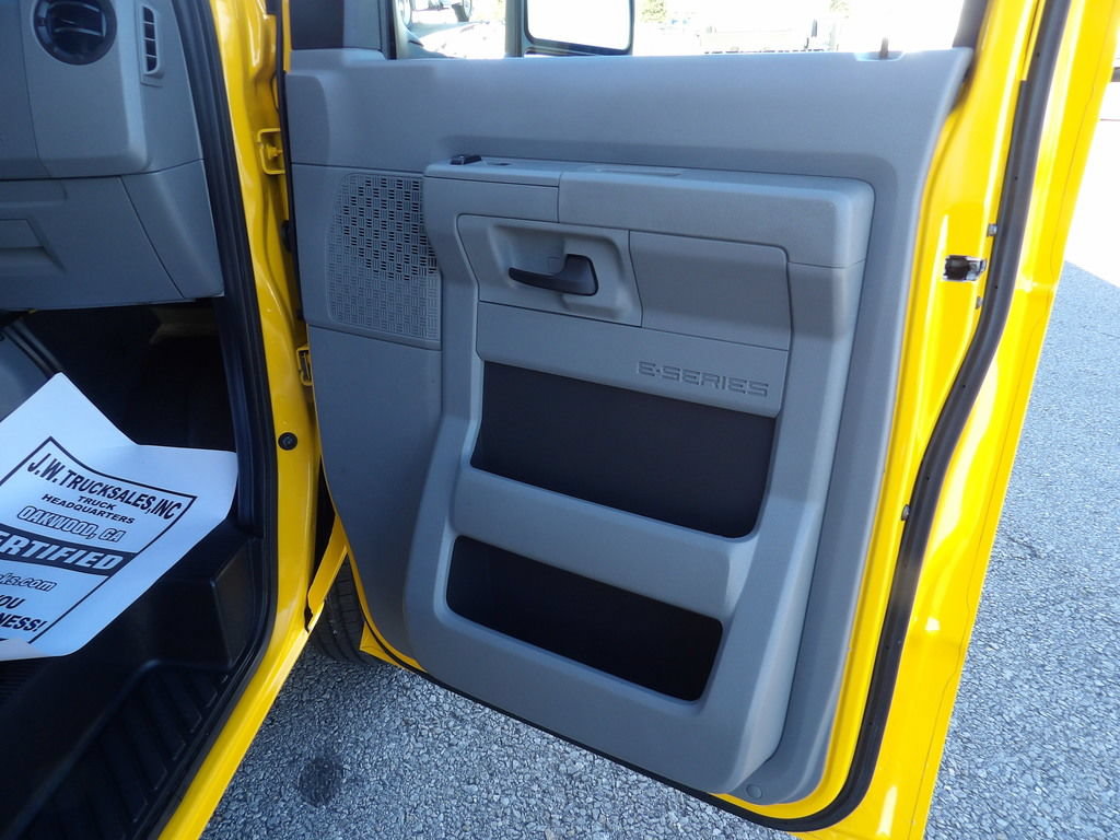 Used 2022 Ford E-350 and Econoline 350 Super Duty RWD image 24