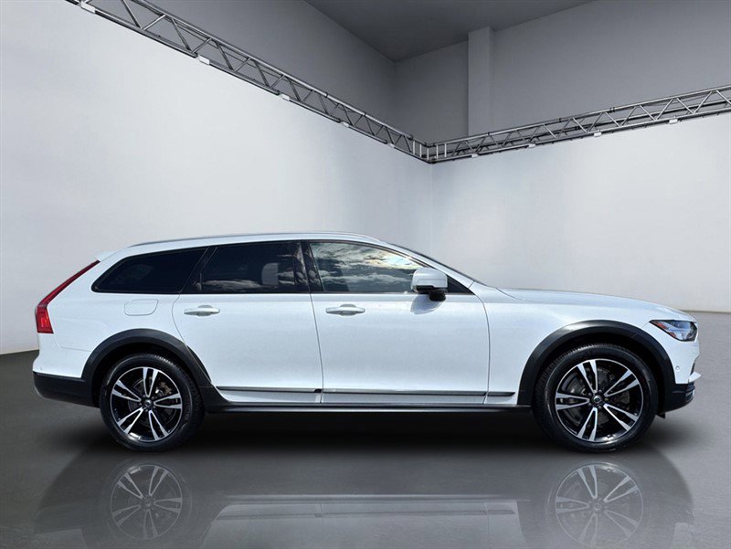 Used 2018 Volvo V90 T5 Cross Country w/ Convenience Package AWD/4WD image 3