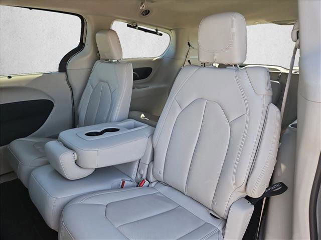 Used 2017 Chrysler Pacifica Touring-L Plus image 19