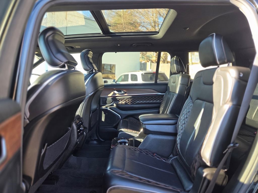 Used 2022 Jeep Grand Cherokee L Summit w/ Luxury Tech Group V AWD/4WD image 23