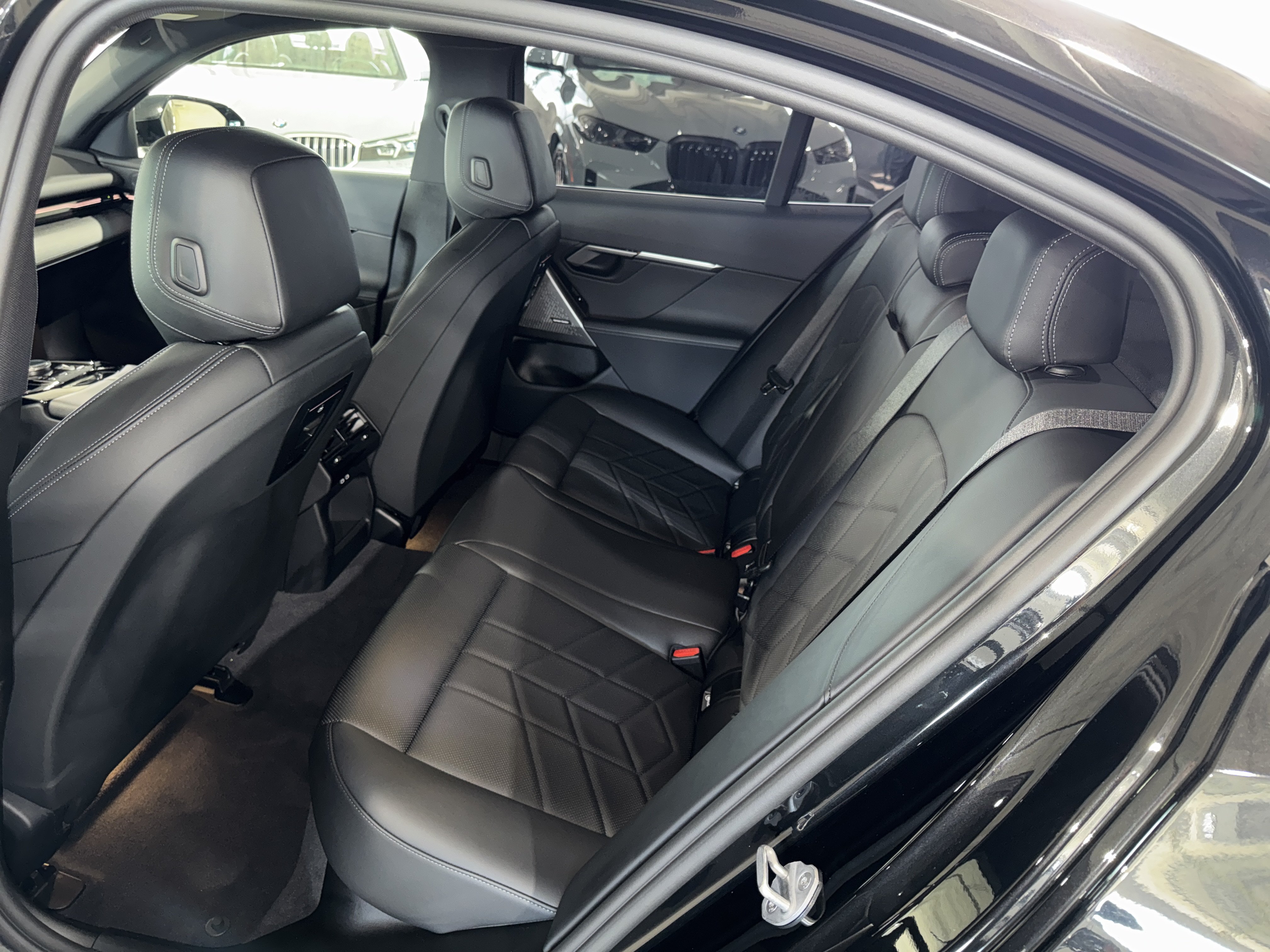 Certified 2025 BMW 530i xDrive AWD/4WD image 18