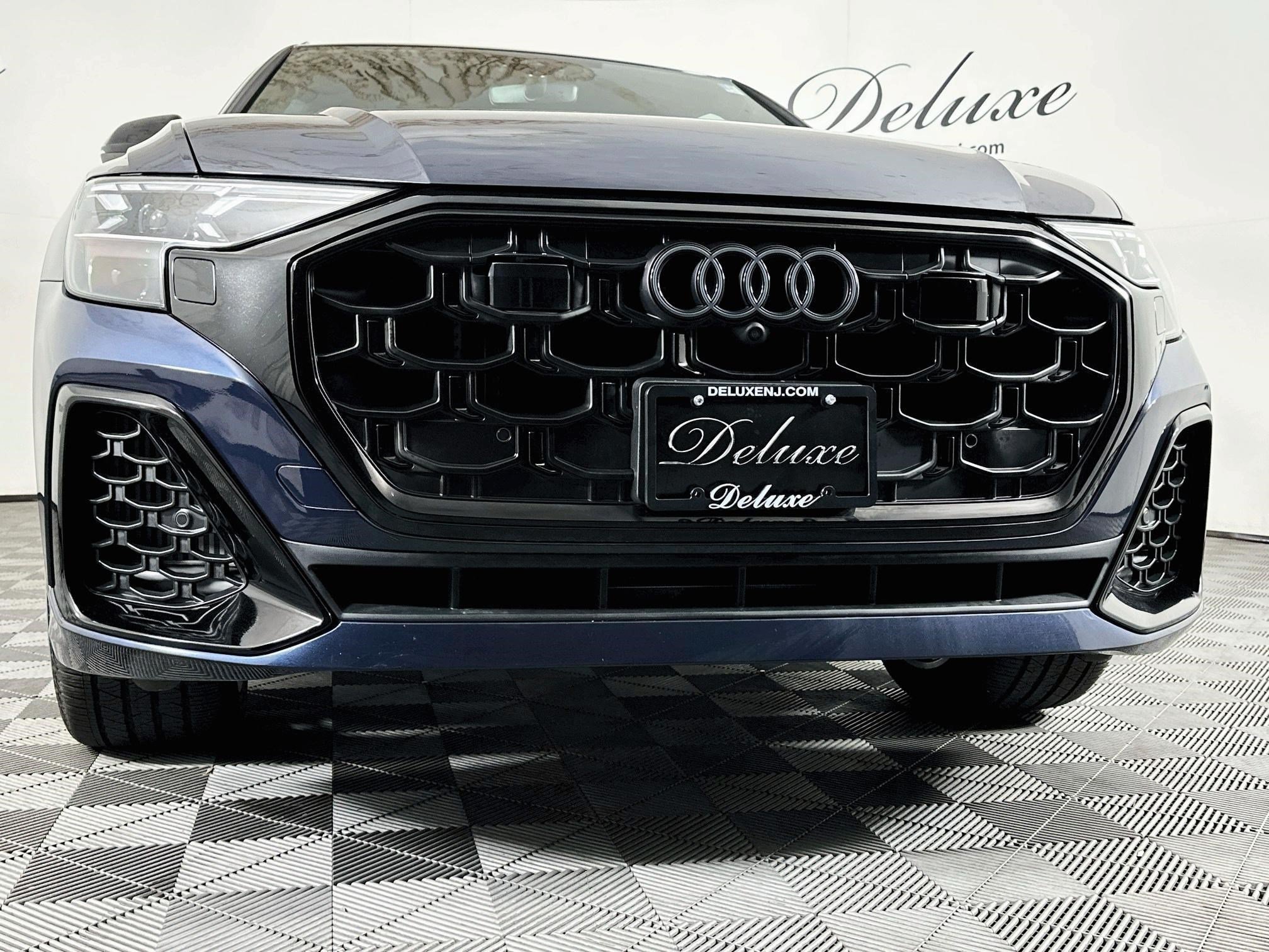 Used 2025 Audi SQ8 Prestige AWD/4WD image 30