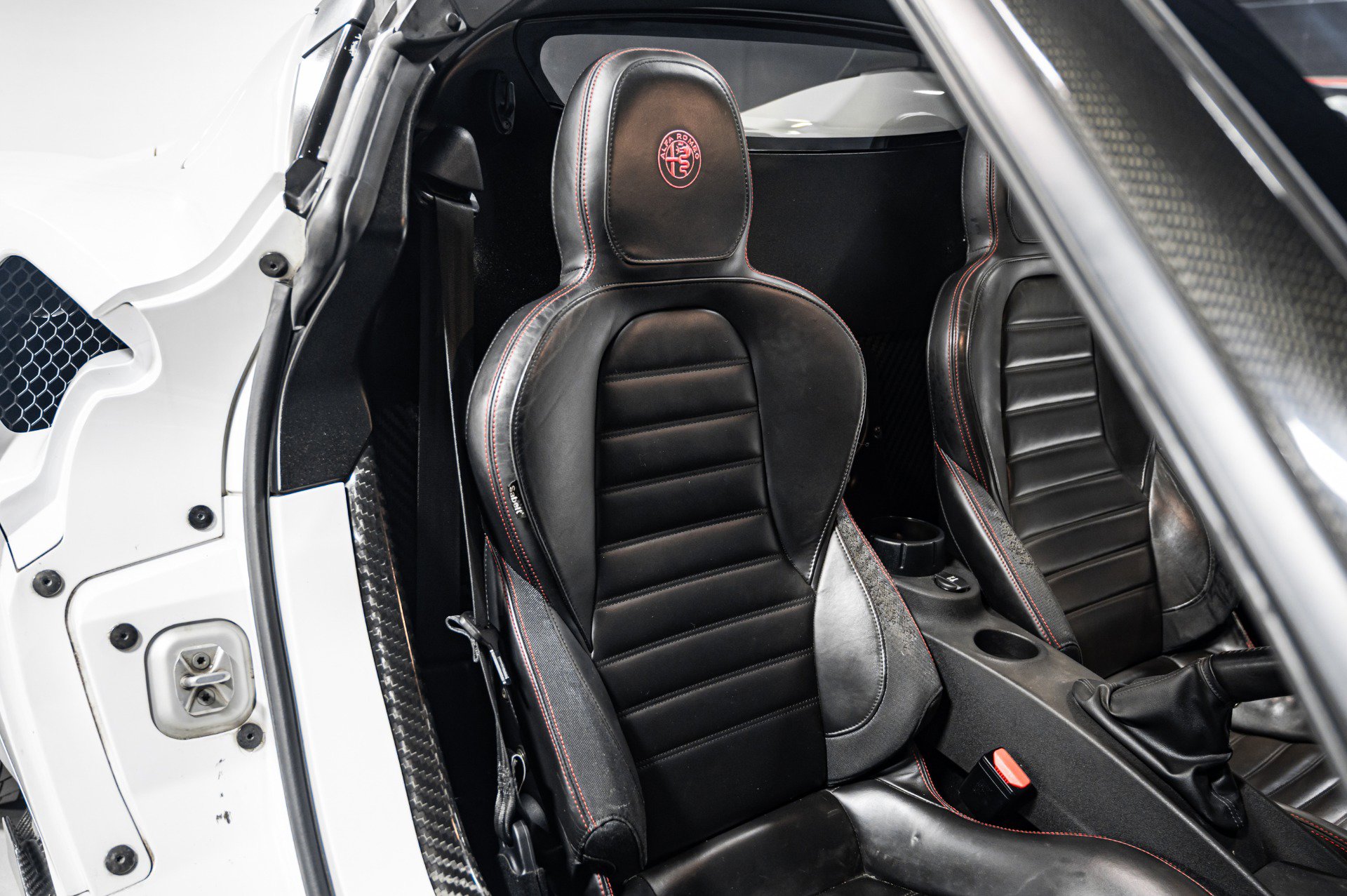 Used 2018 Alfa Romeo 4C Spider RWD image 28