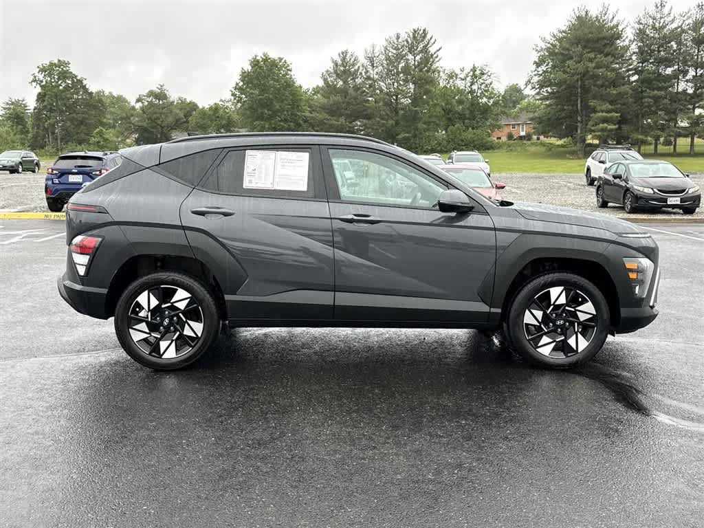 Used 2024 Hyundai Kona SEL AWD/4WD image 2