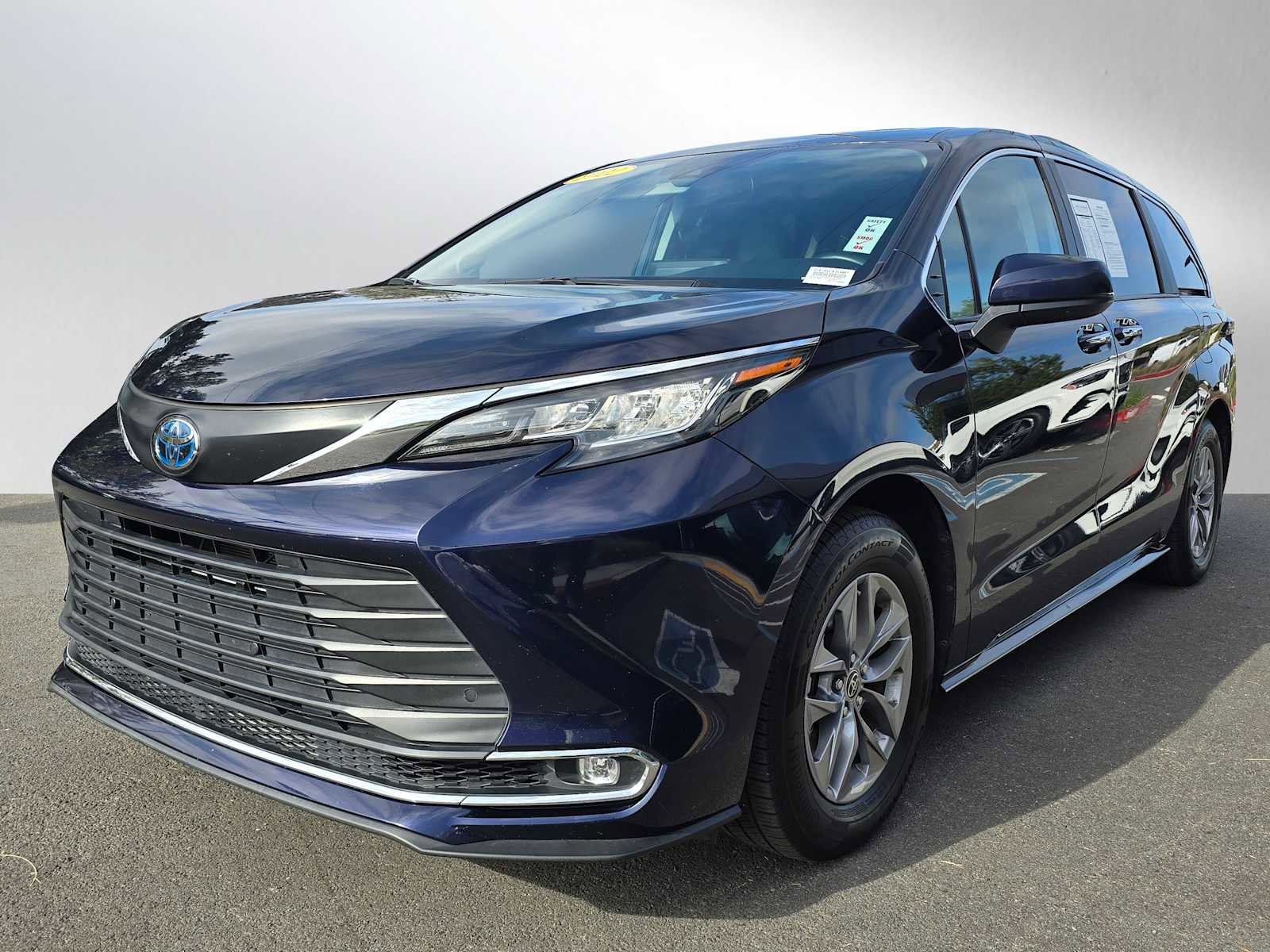 Used 2022 Toyota Sienna XLE image 7