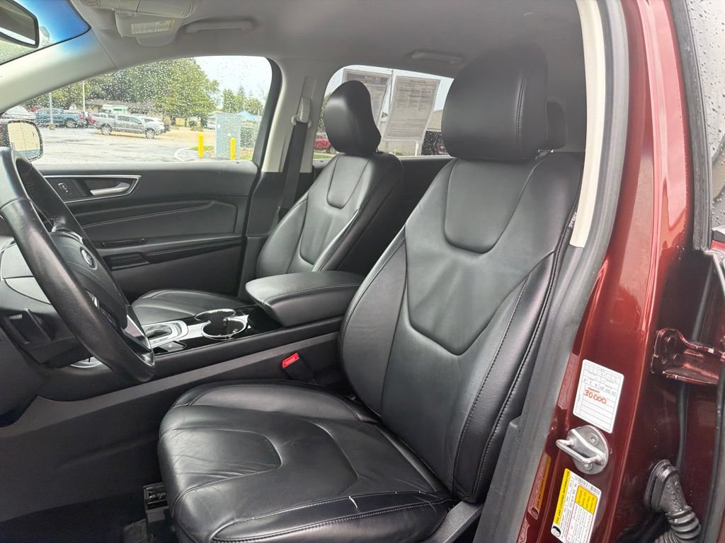 Used 2016 Ford Edge Titanium w/ Technology Package AWD/4WD image 12